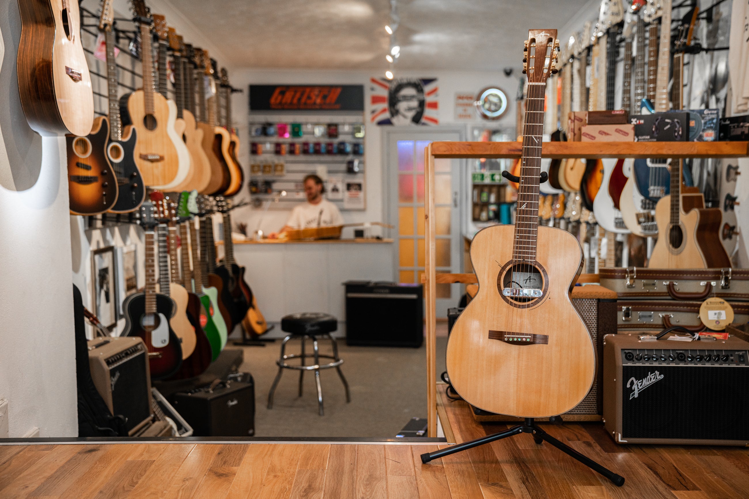 Main street online guitar company website